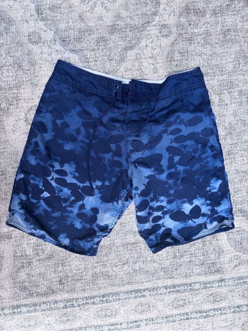 GAP Navy and White Boardshorts size M